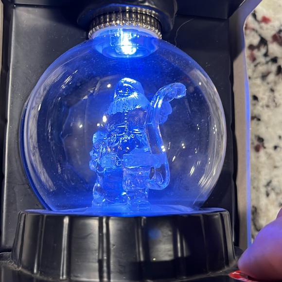 CHRISTMAS EVE HOLIDAY RADIANCE SANTA GLASS GLOBE Illuminated Christmas Ornament - Picture 3 of 8